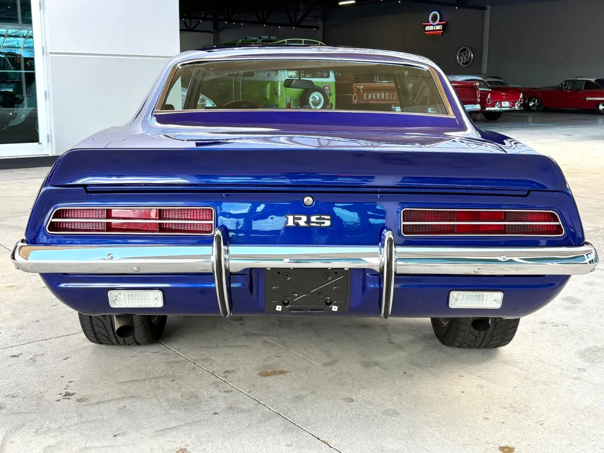 Vehicle photo 7