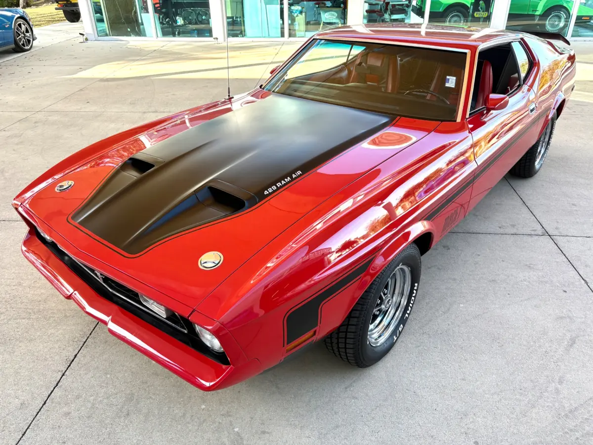 Vehicle photo 20