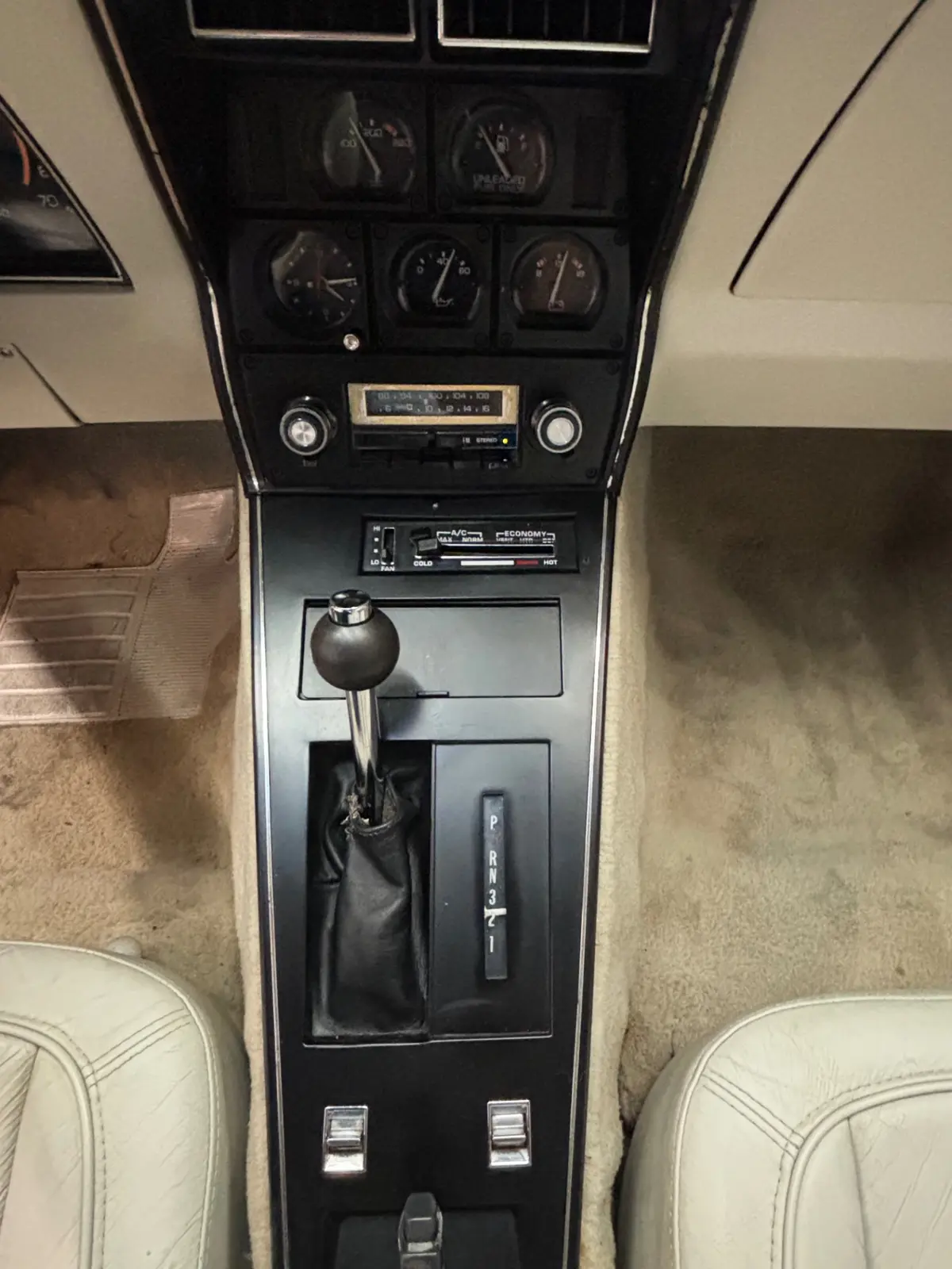 Vehicle photo 26