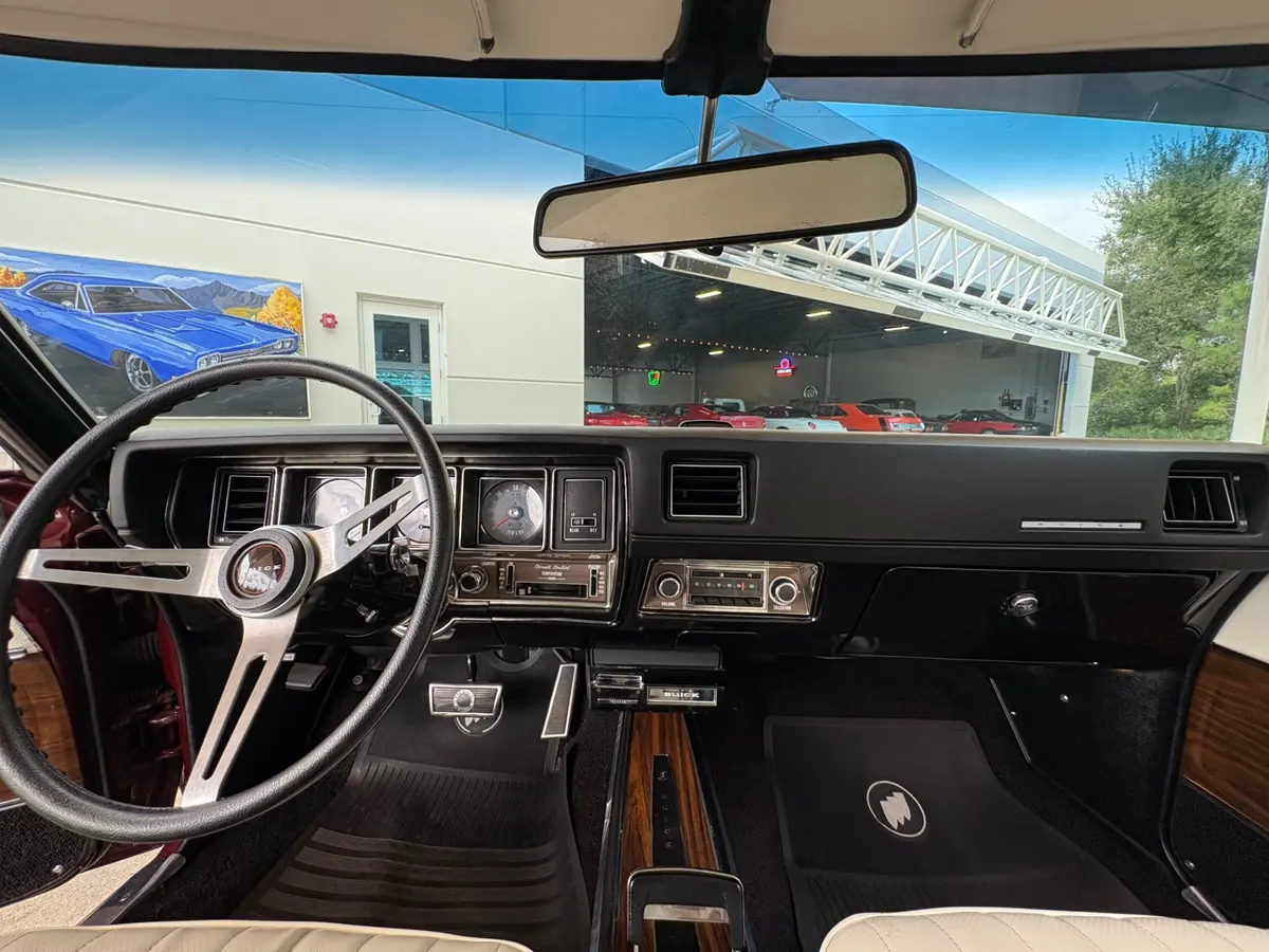 Vehicle photo 44