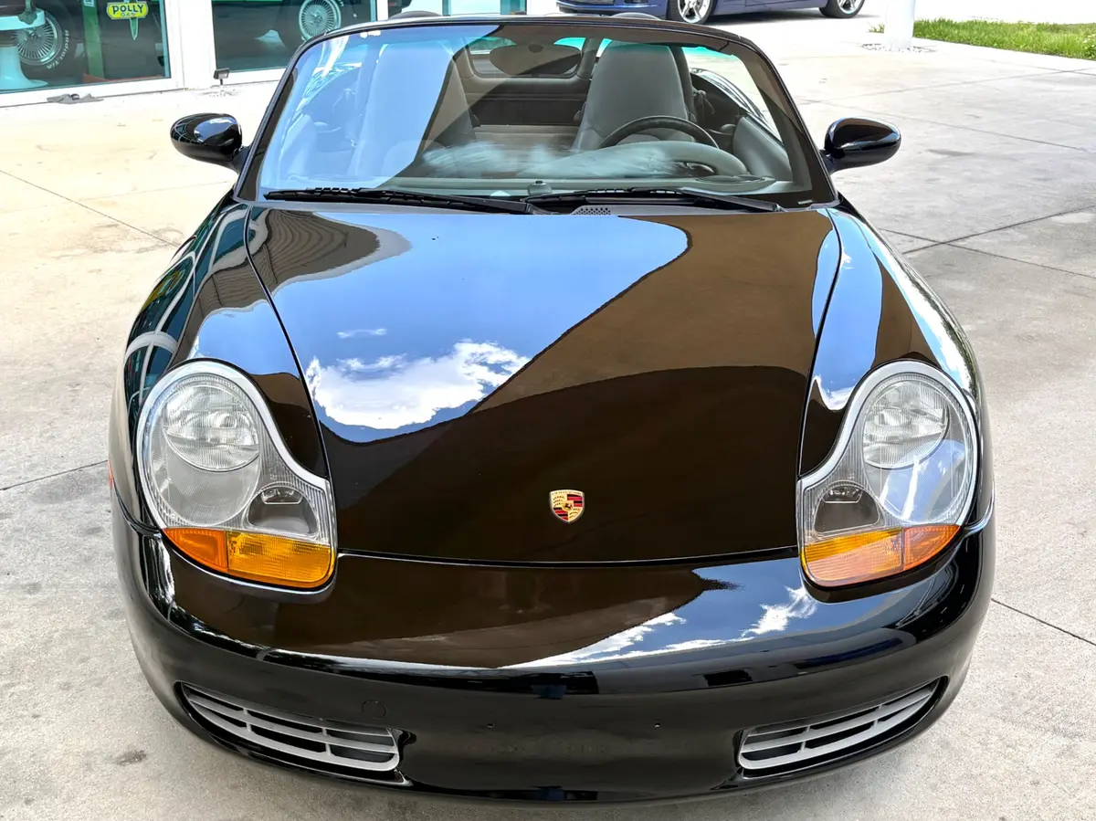 Vehicle photo 3
