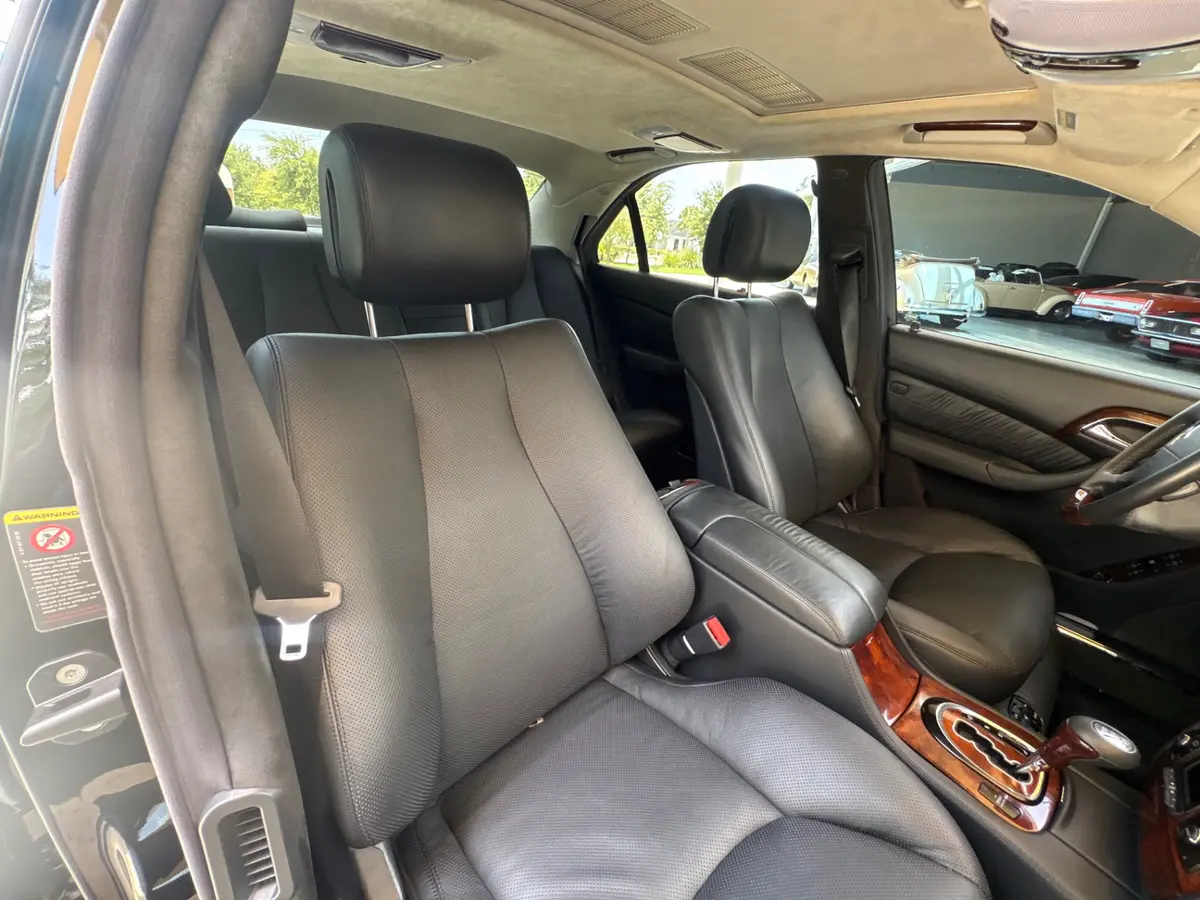 Vehicle photo 46