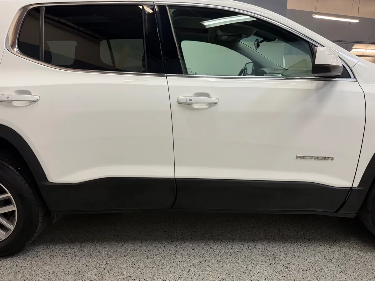 Vehicle photo 12