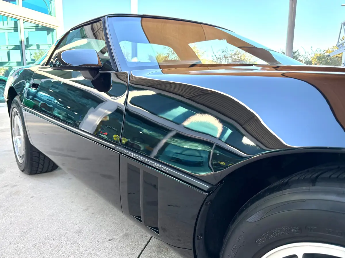 Vehicle photo 18
