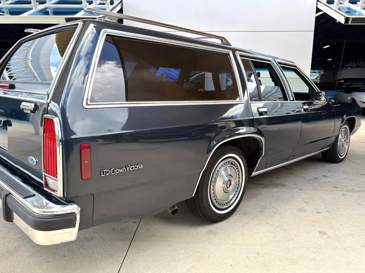 Vehicle photo 16