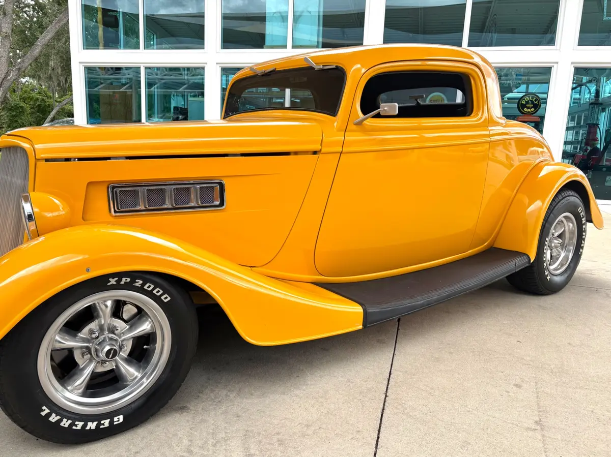 Vehicle photo 12