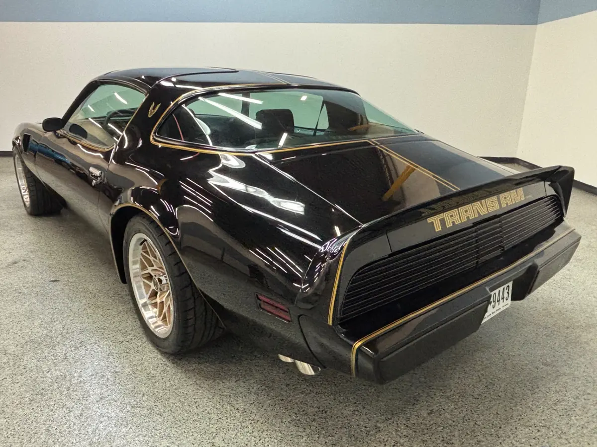 Vehicle photo 5