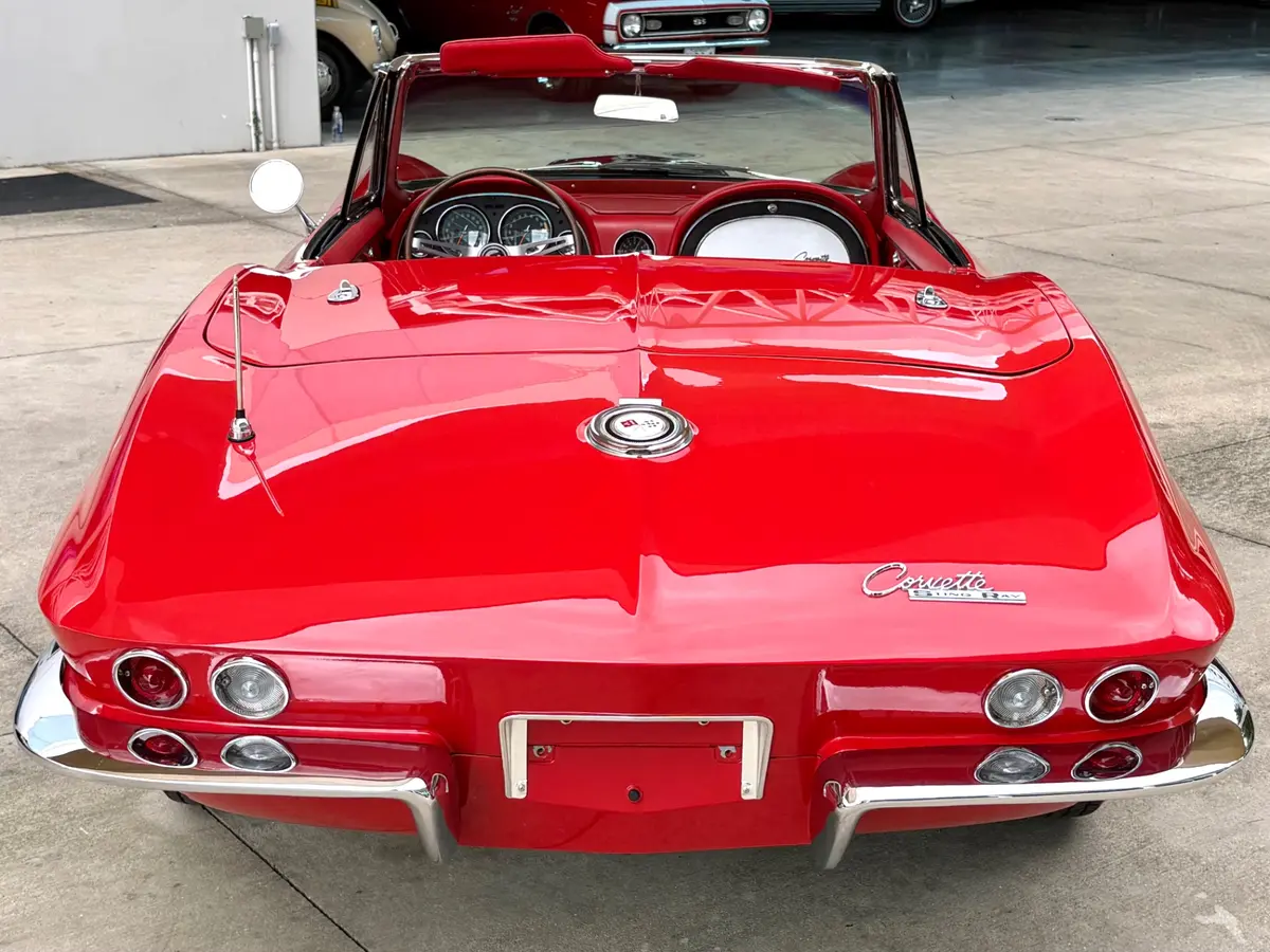 Vehicle photo 9