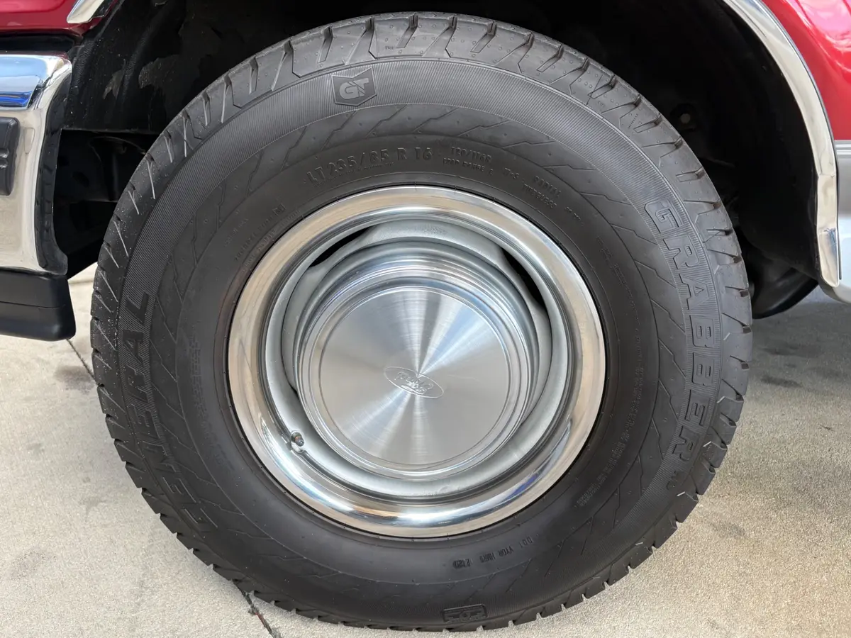 Vehicle photo 20