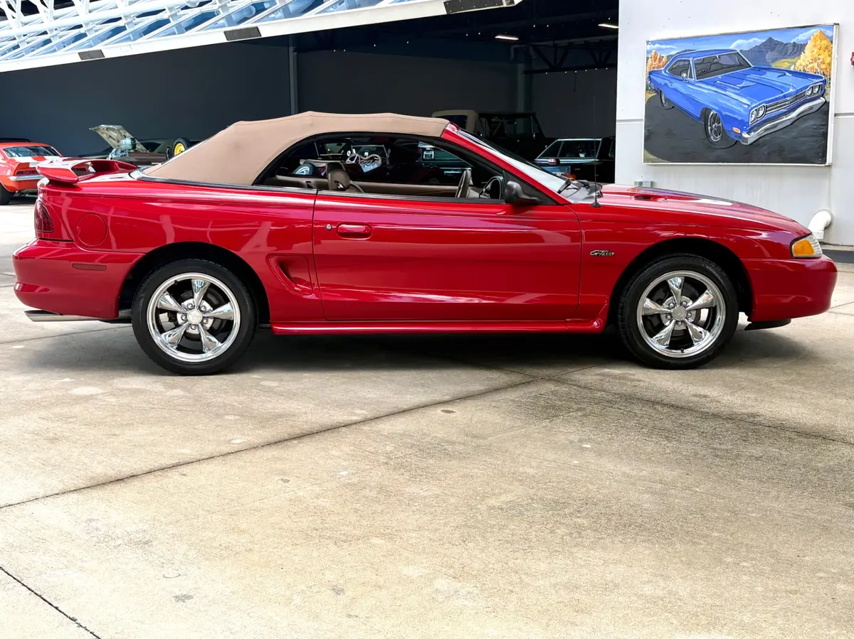 Vehicle photo 22