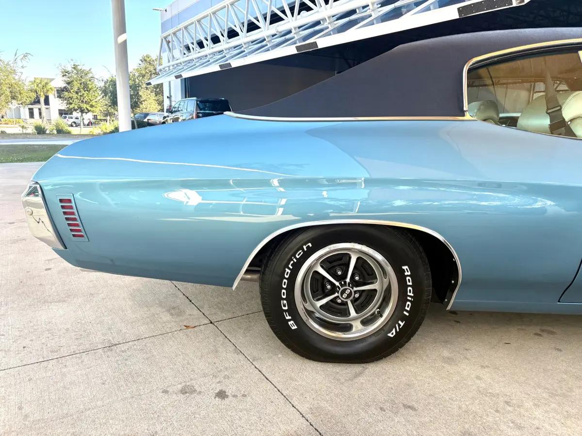 Vehicle photo 27