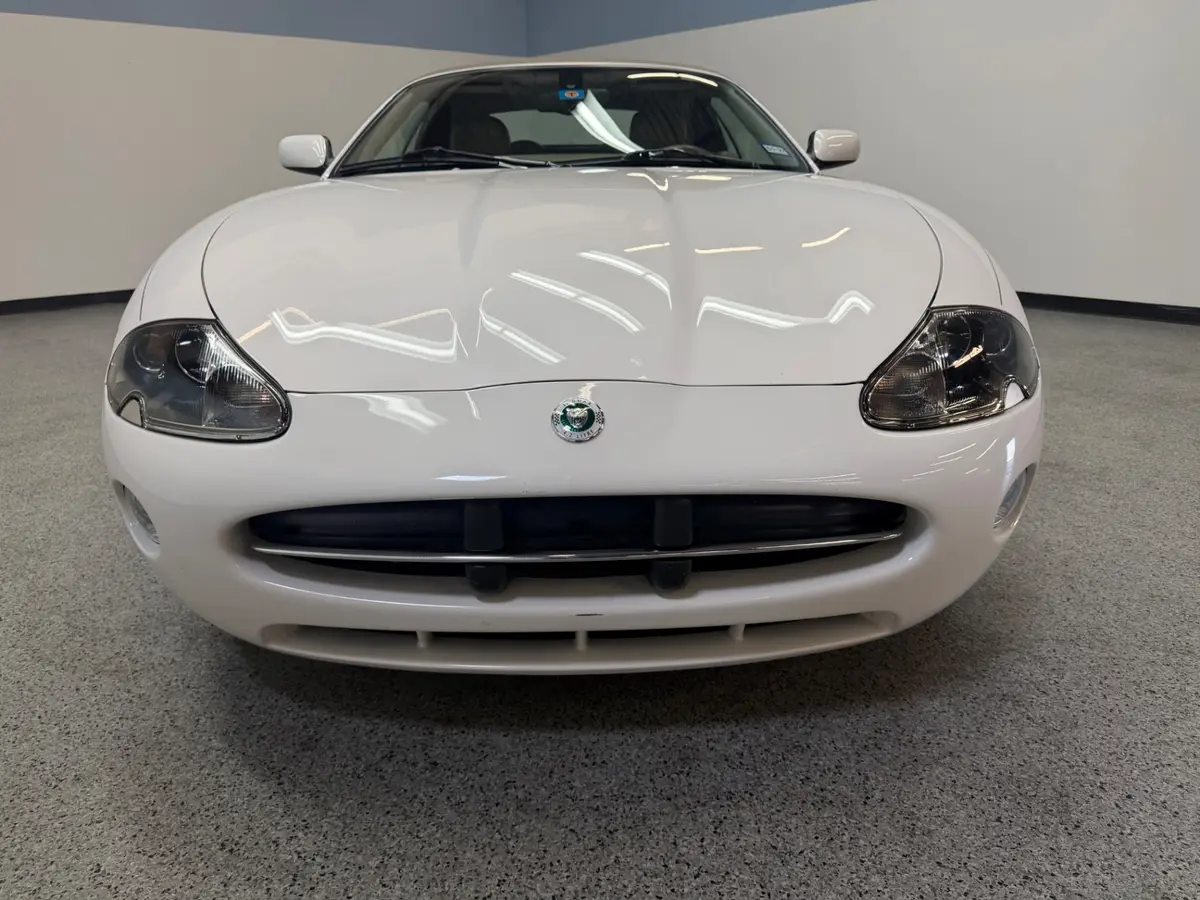 Vehicle photo 2