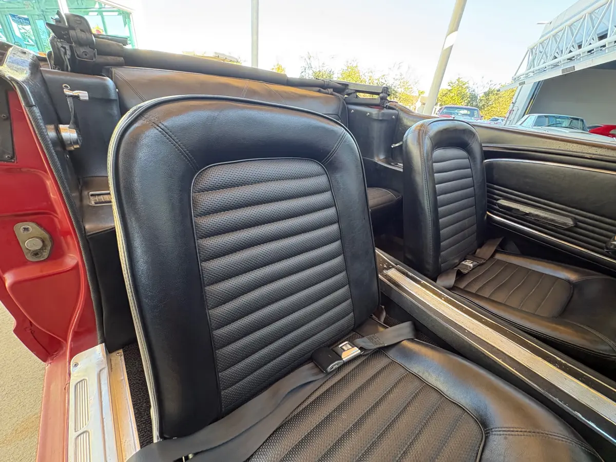 Vehicle photo 41