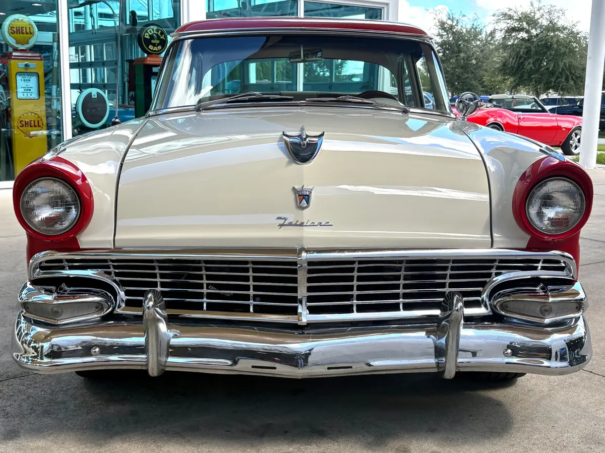 Vehicle photo 2