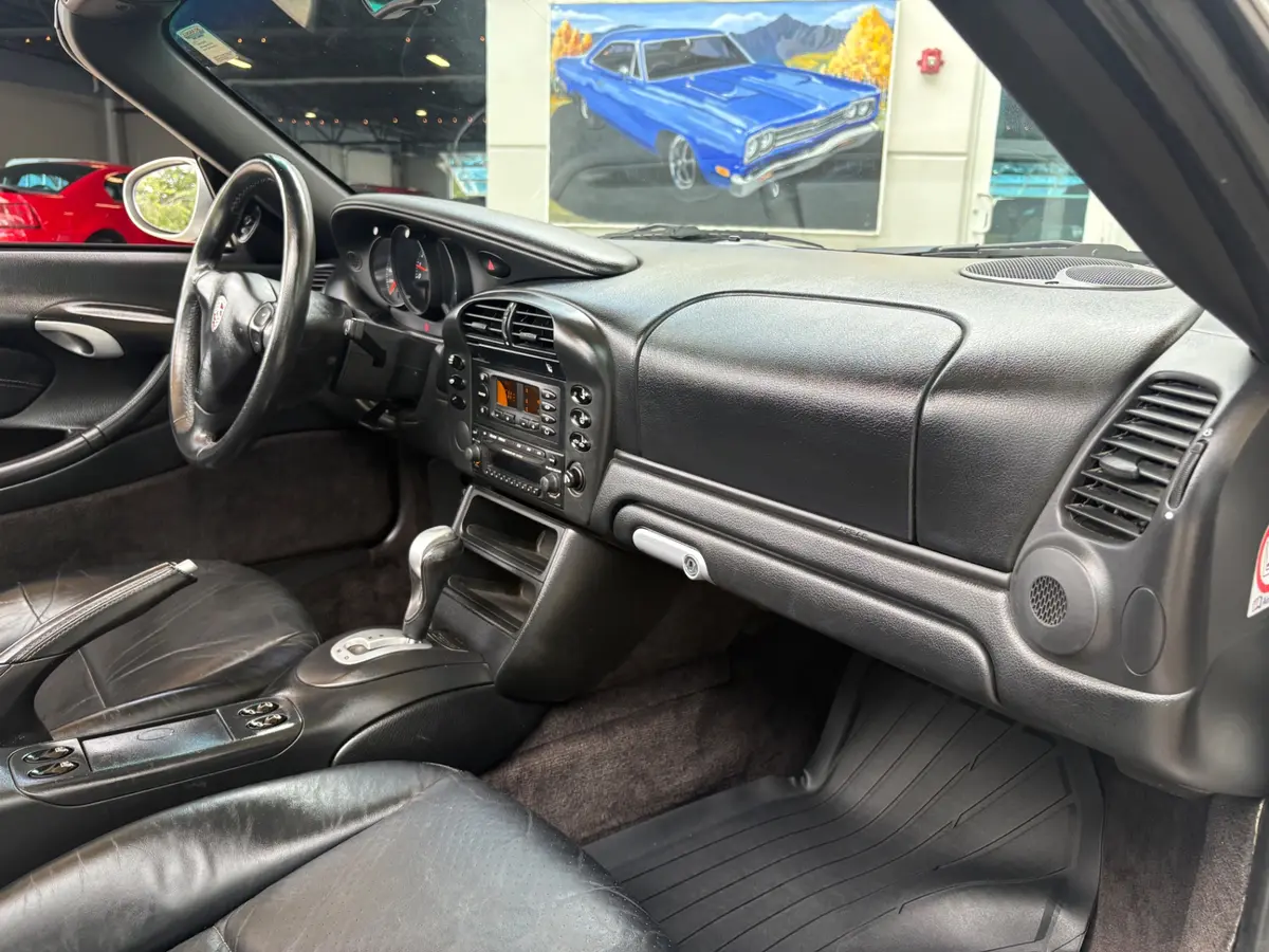 Vehicle photo 36