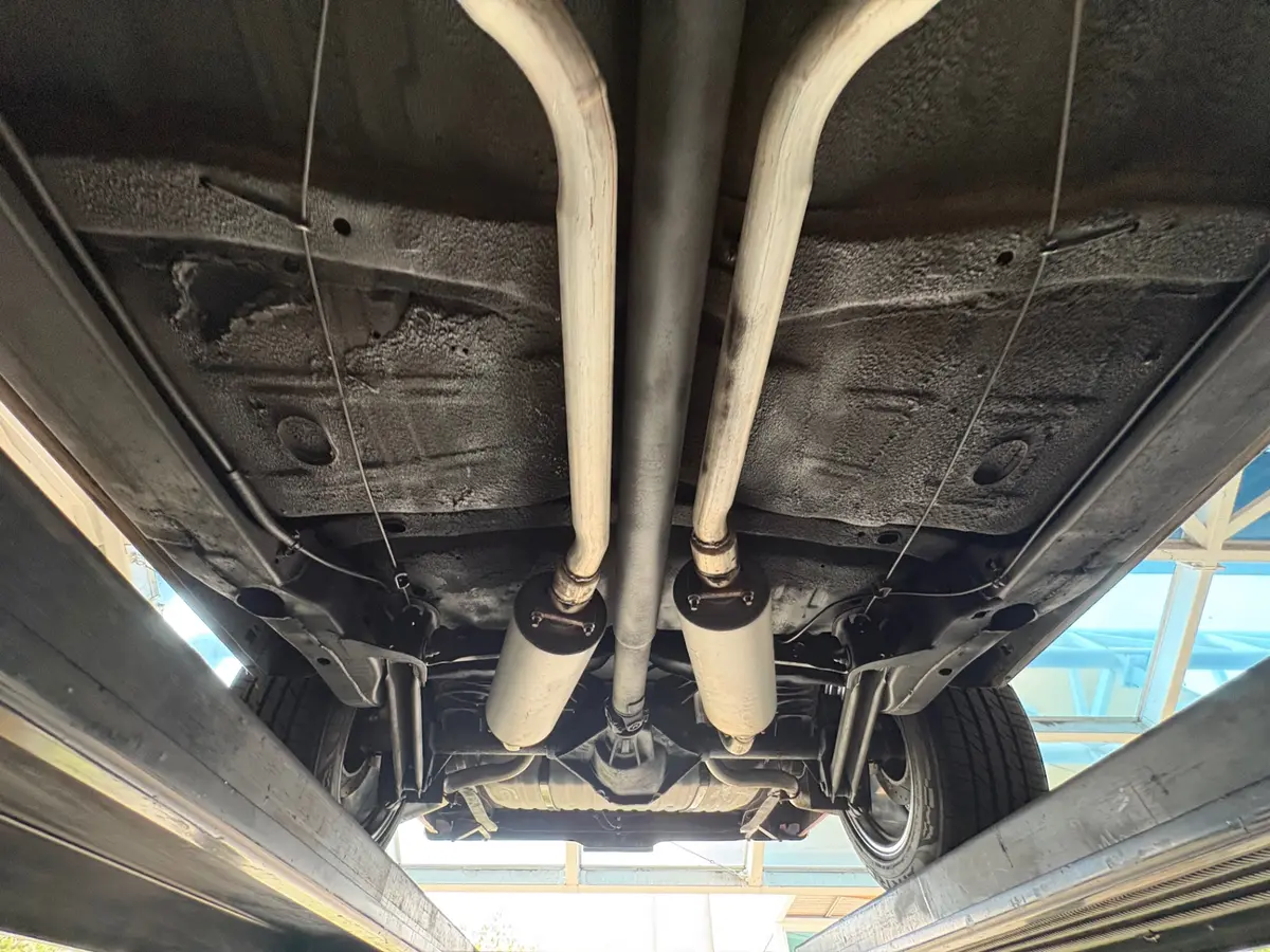 Vehicle photo 54