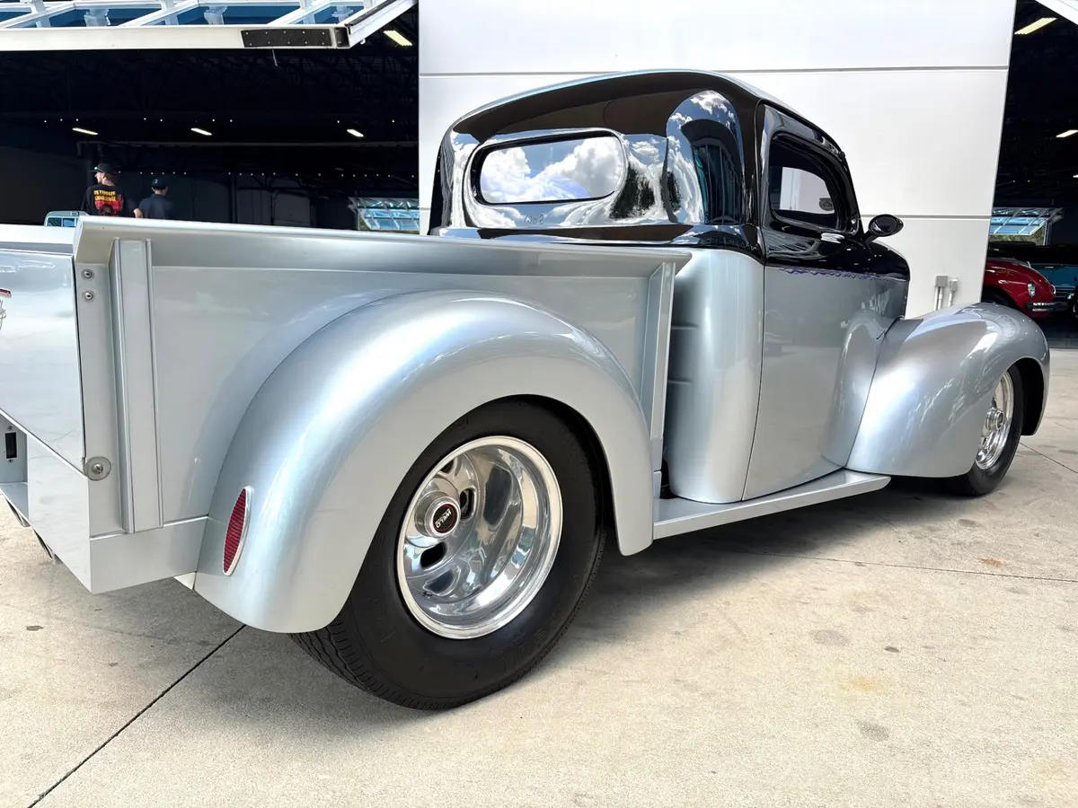 Vehicle photo 16