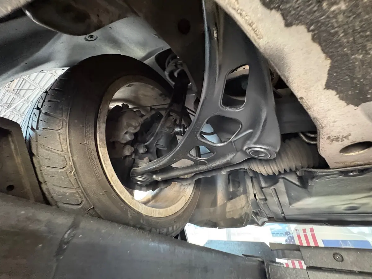 Vehicle photo 52