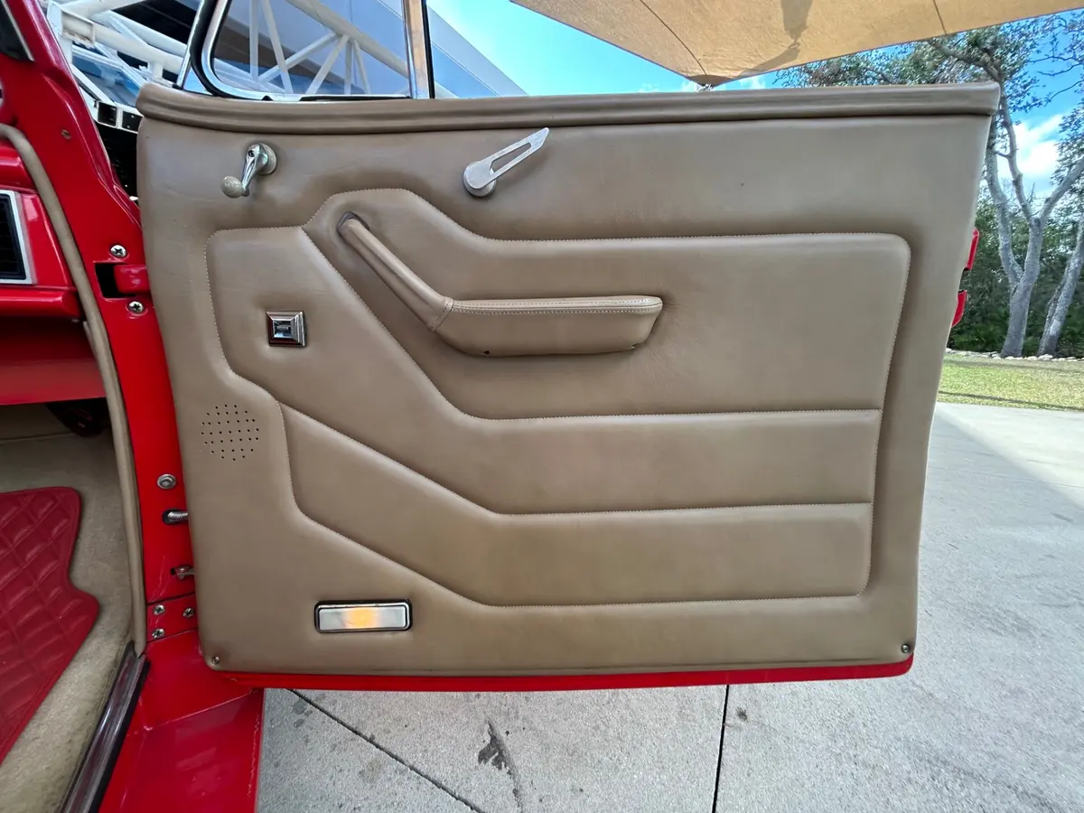 Vehicle photo 25