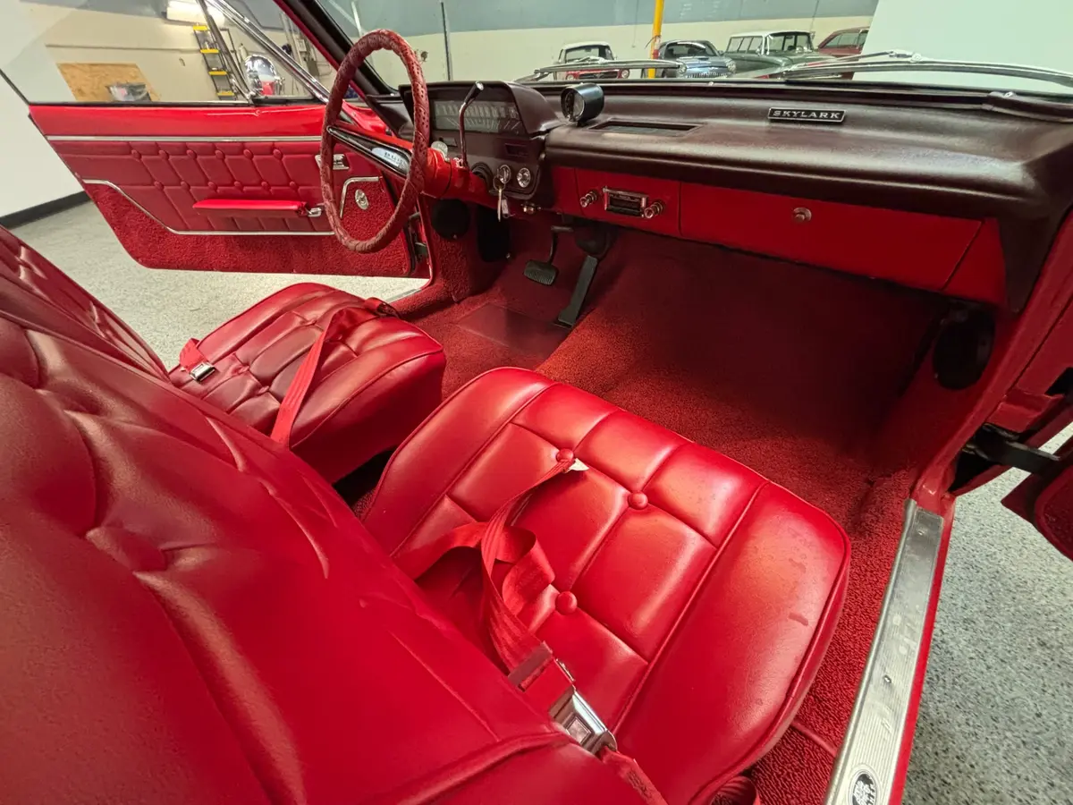 Vehicle photo 28