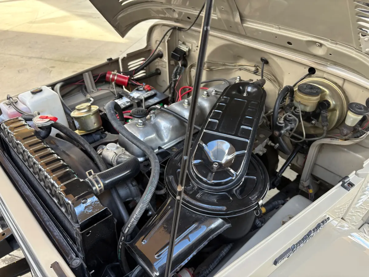 Vehicle photo 28