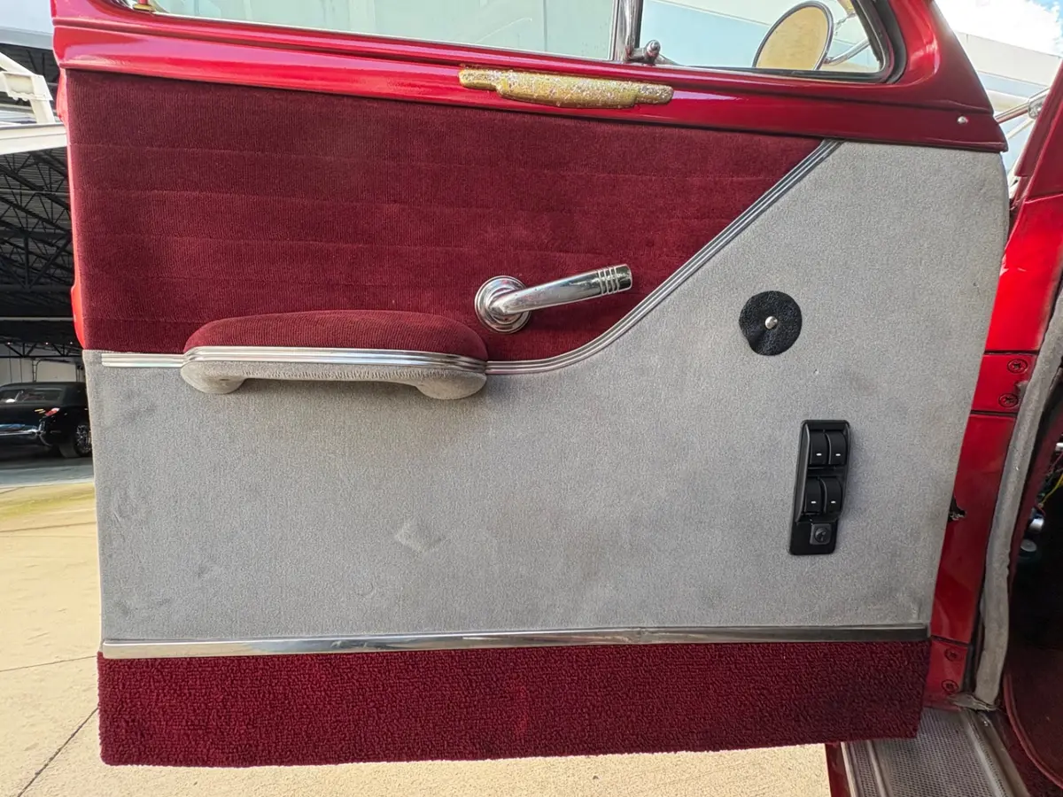 Vehicle photo 30
