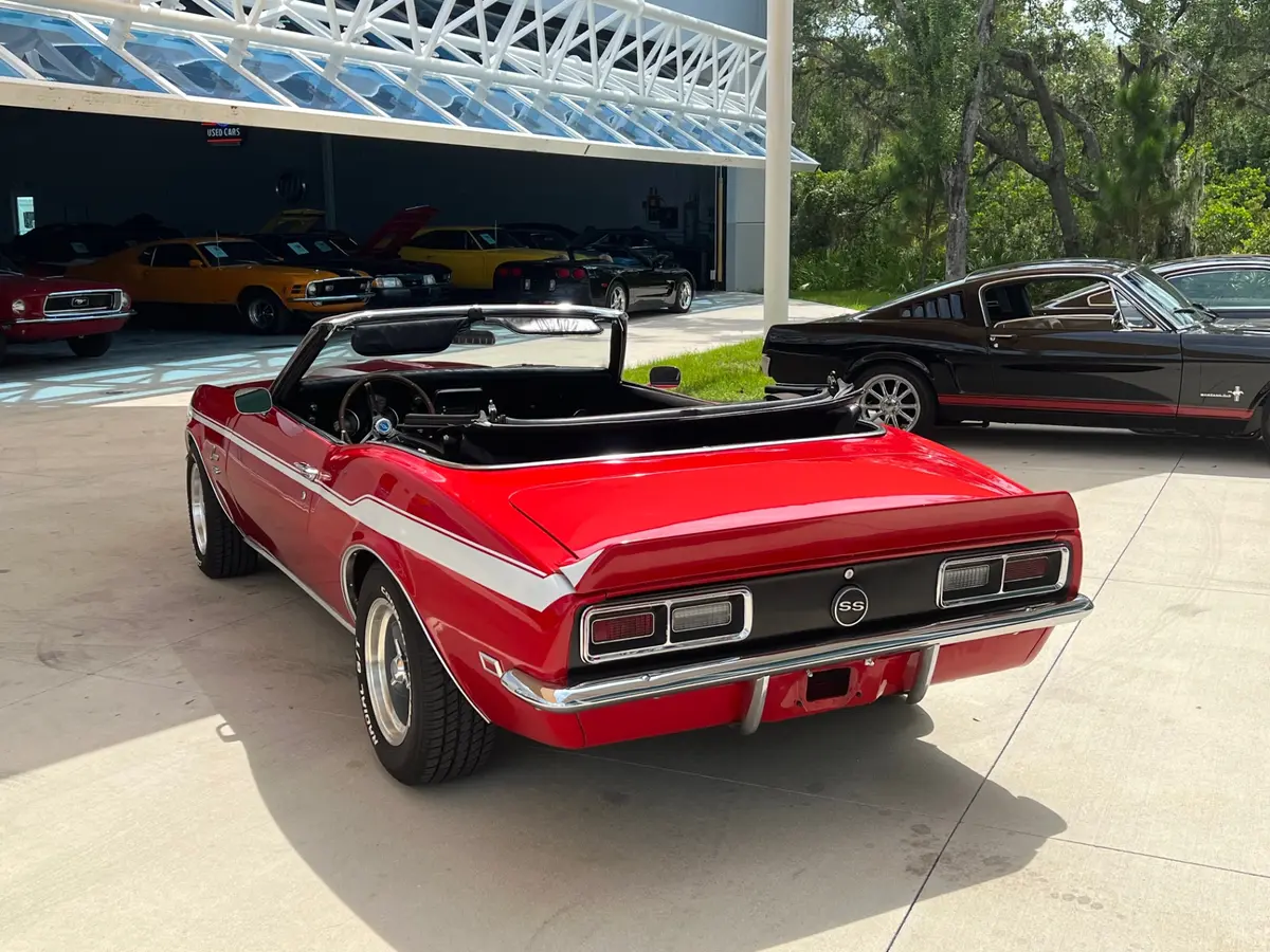 Vehicle photo 14