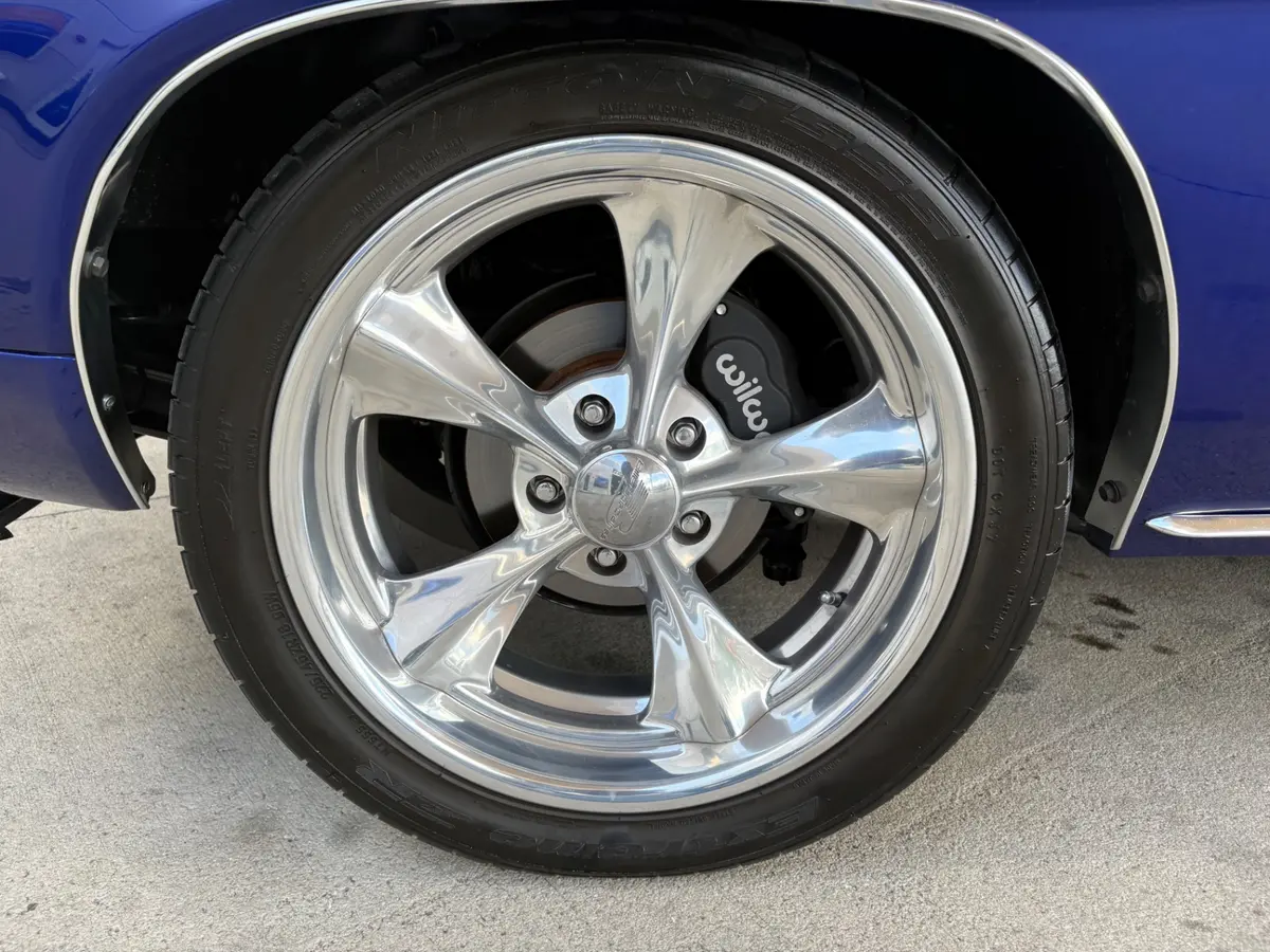 Vehicle photo 21