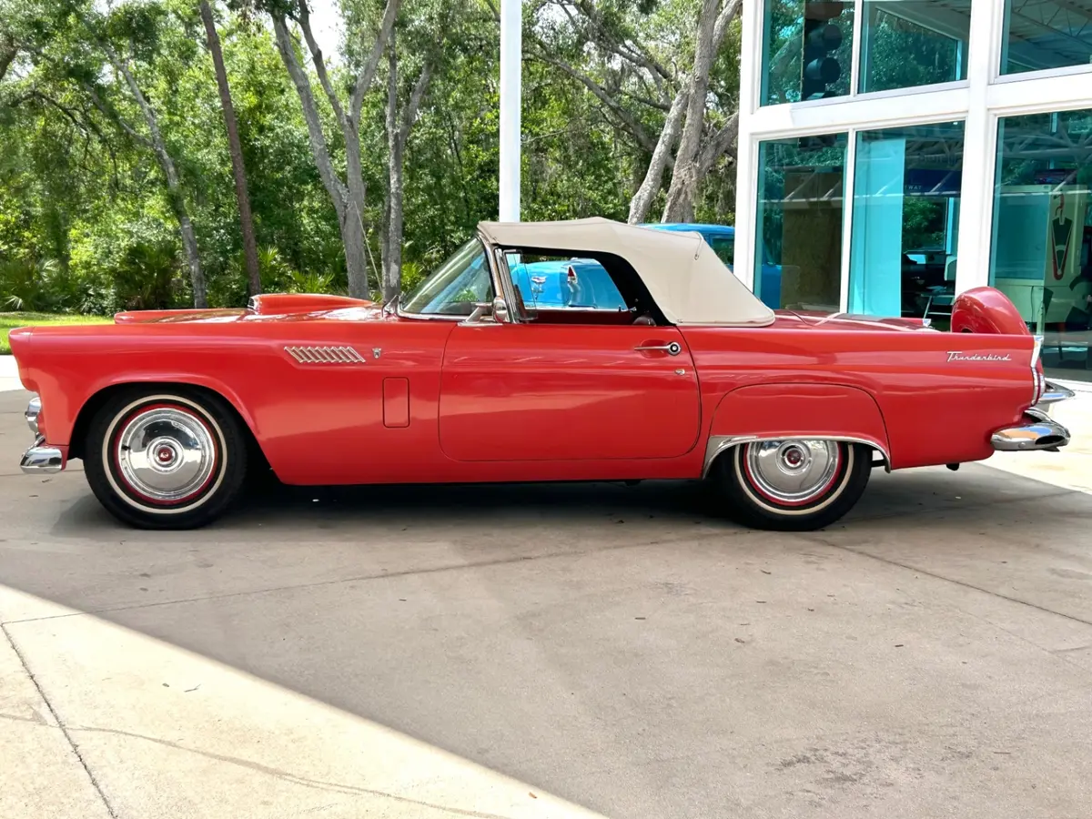 Vehicle photo 20