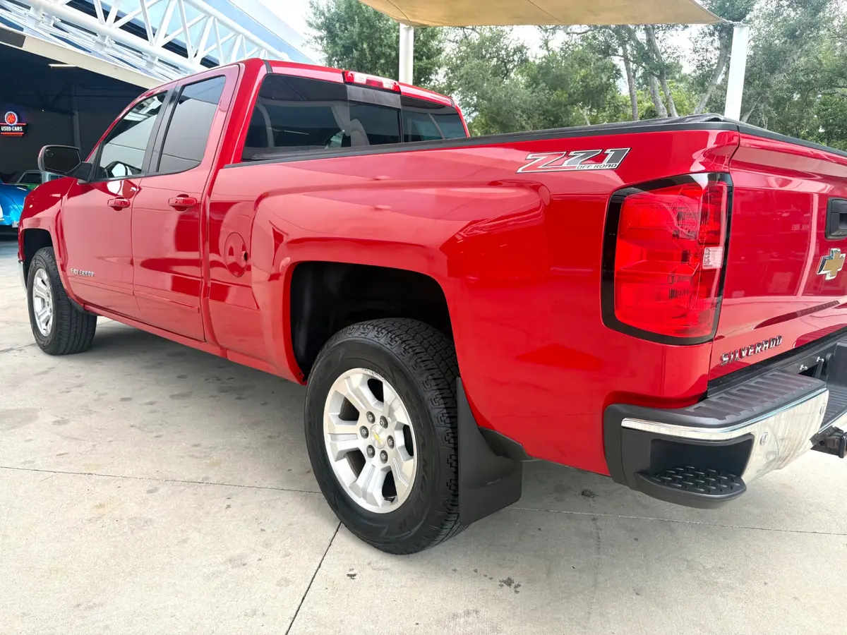 Vehicle photo 15