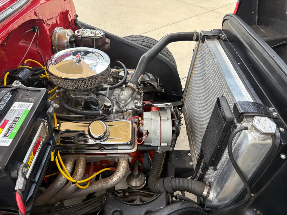 Vehicle photo 23