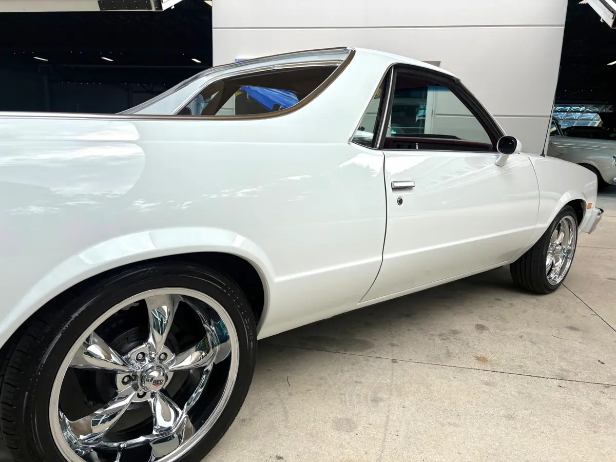Vehicle photo 17