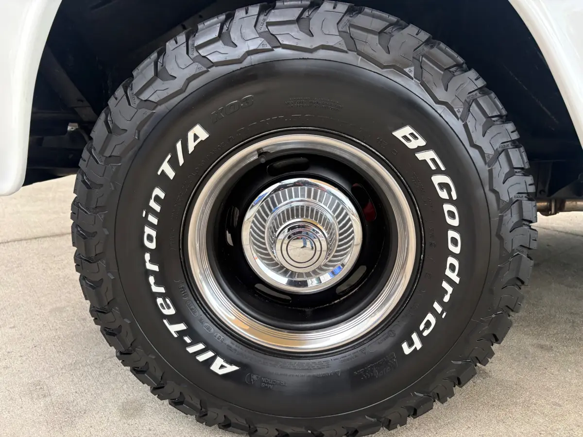 Vehicle photo 21