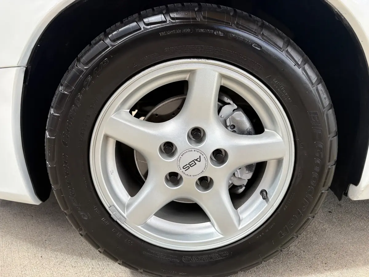 Vehicle photo 22