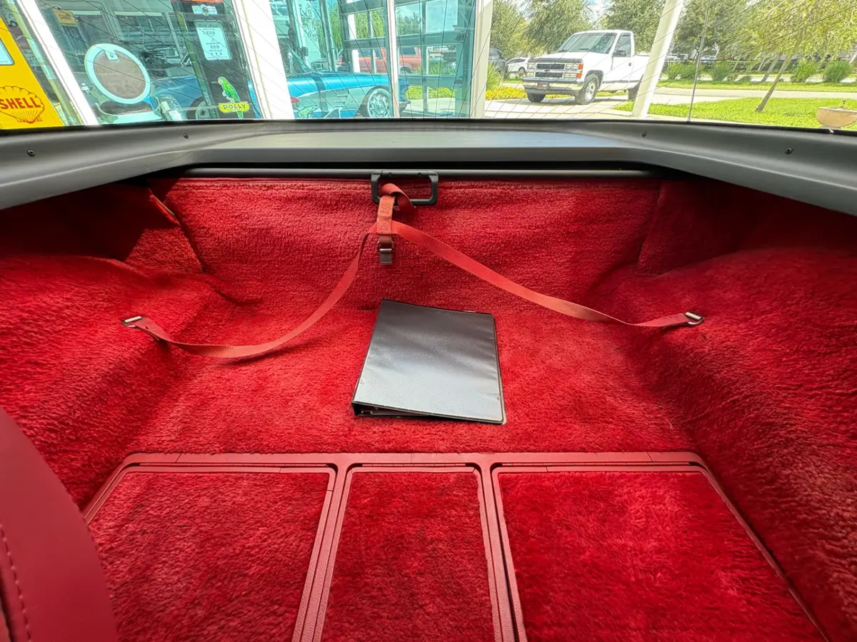 Vehicle photo 37