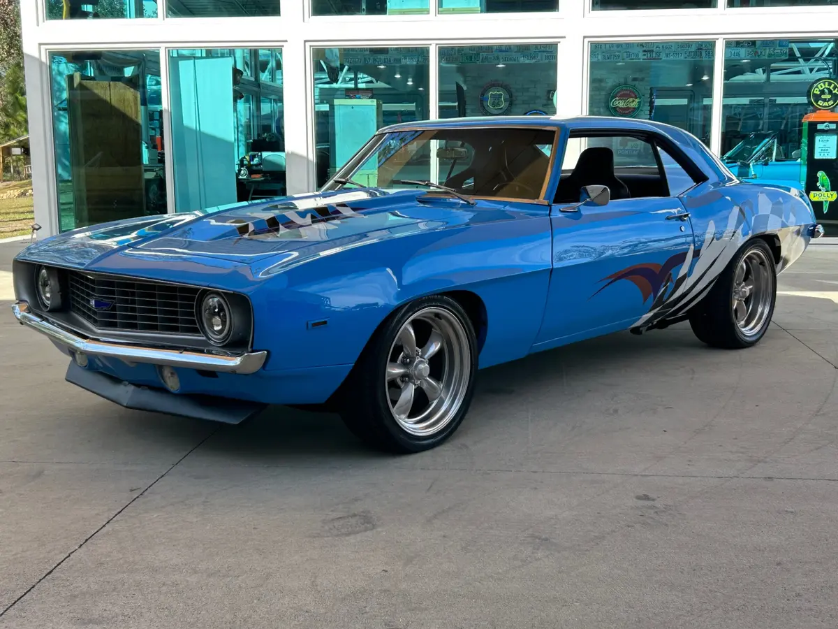 Vehicle photo 12