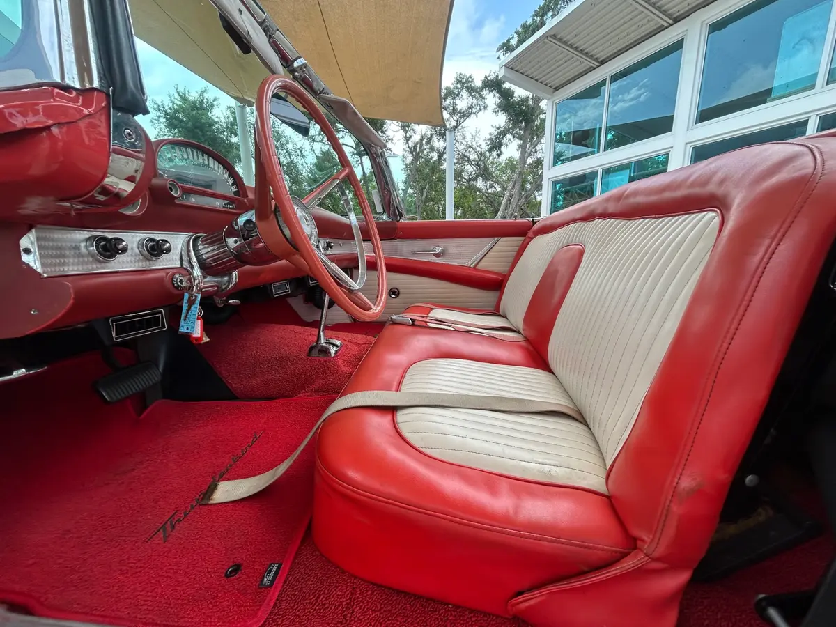 Vehicle photo 33