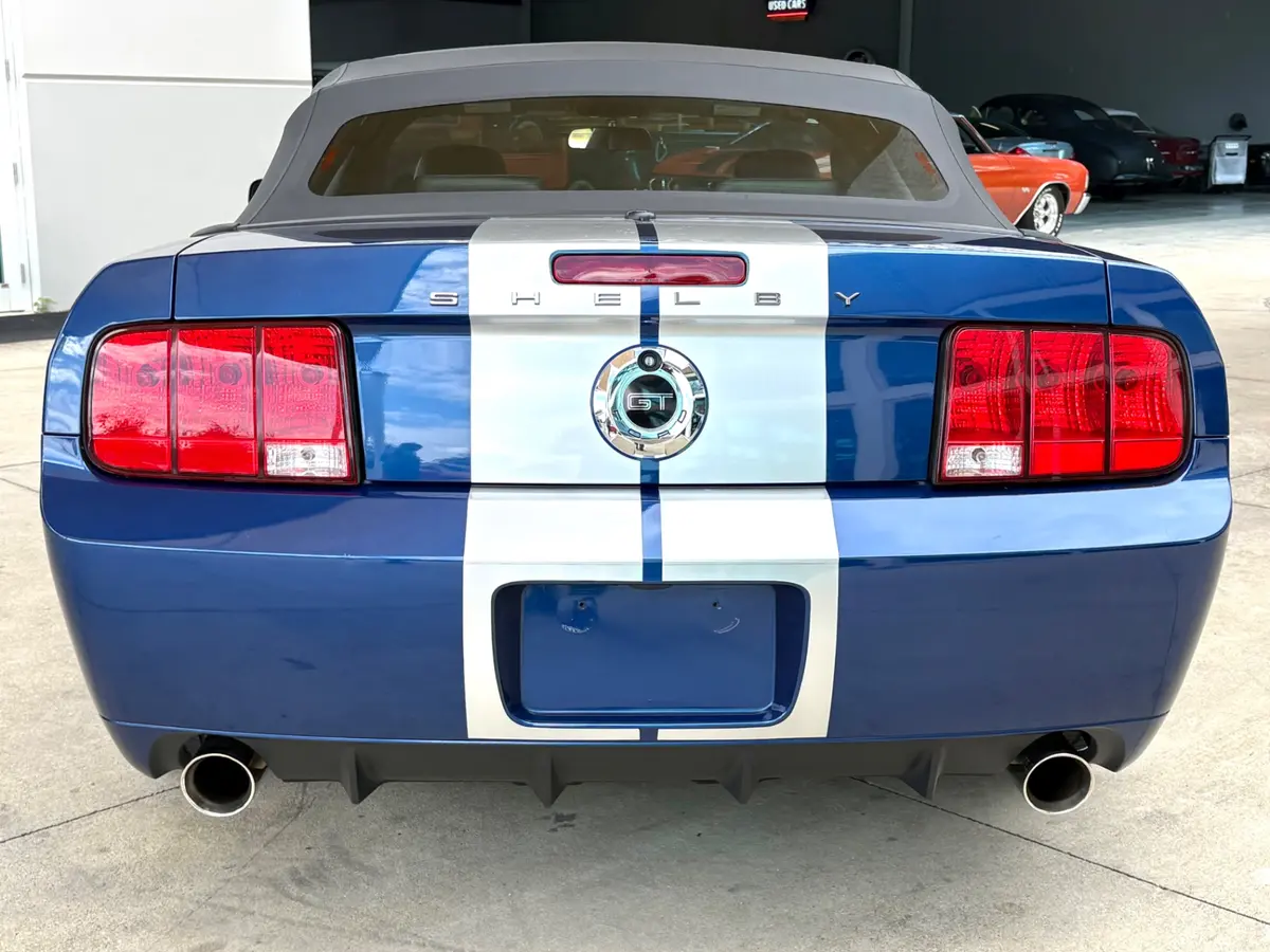 Vehicle photo 23