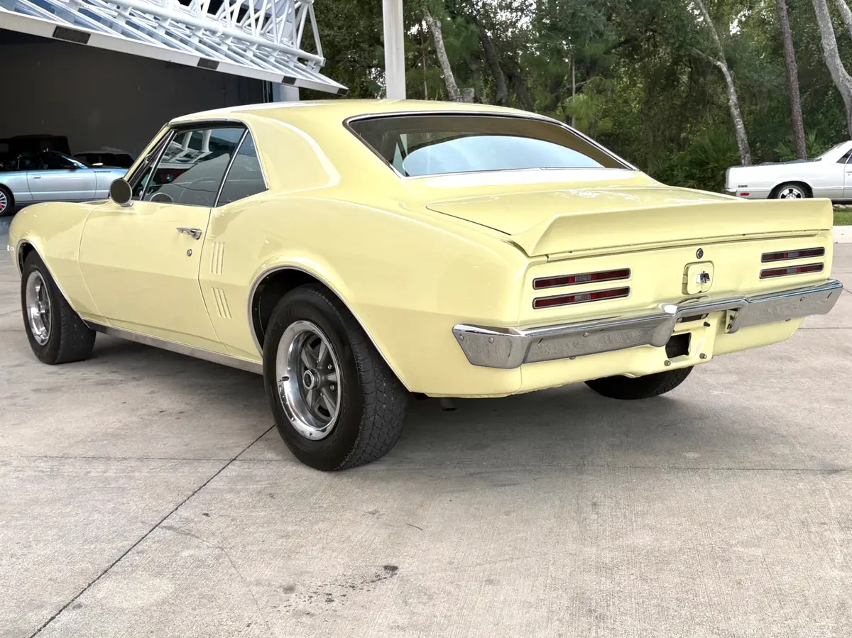 Vehicle photo 9