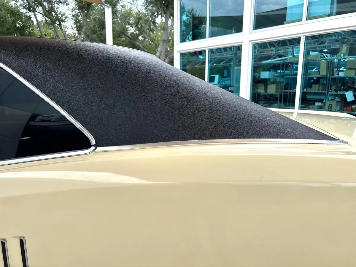 Vehicle photo 21