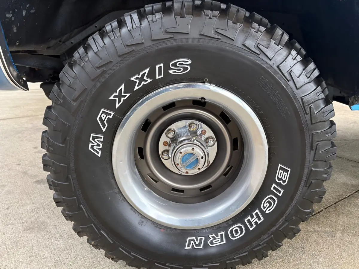 Vehicle photo 20