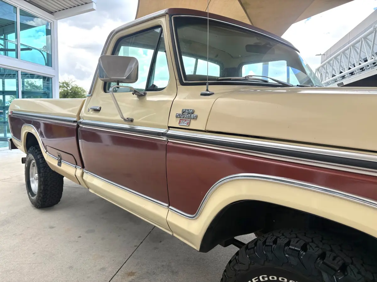 Vehicle photo 18