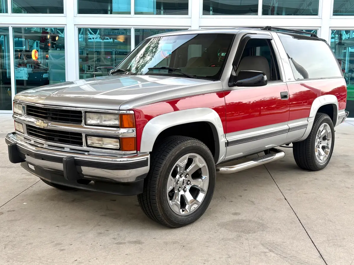Vehicle photo 10