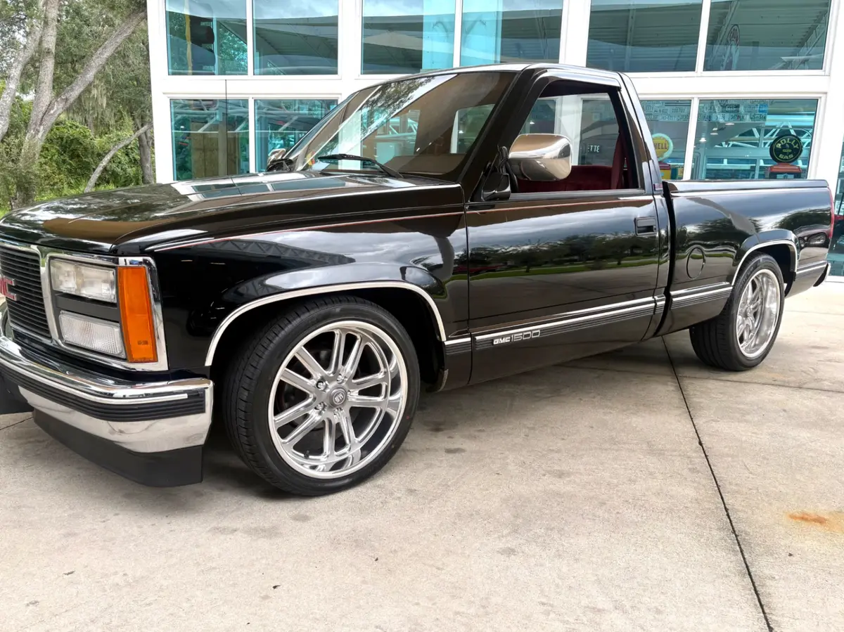 Vehicle photo 12