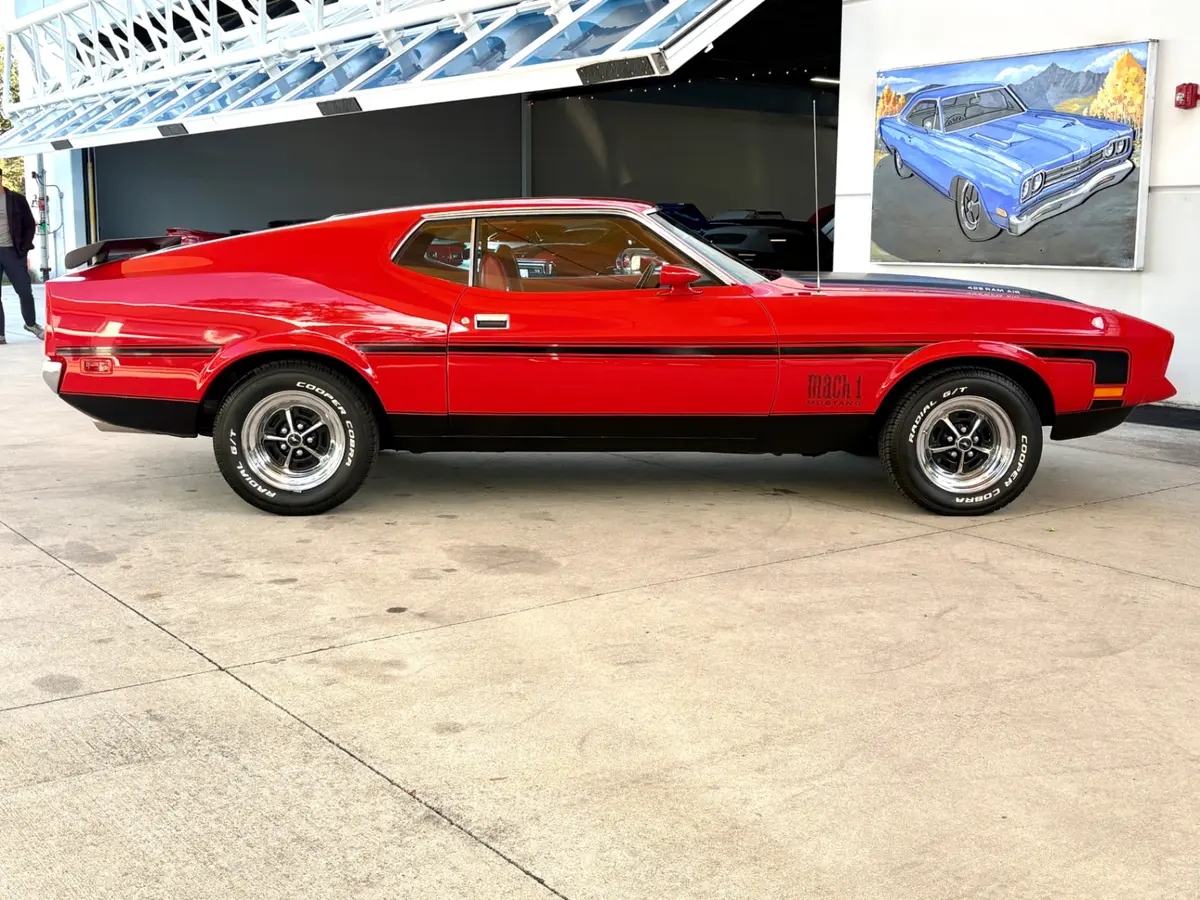 Vehicle photo 5