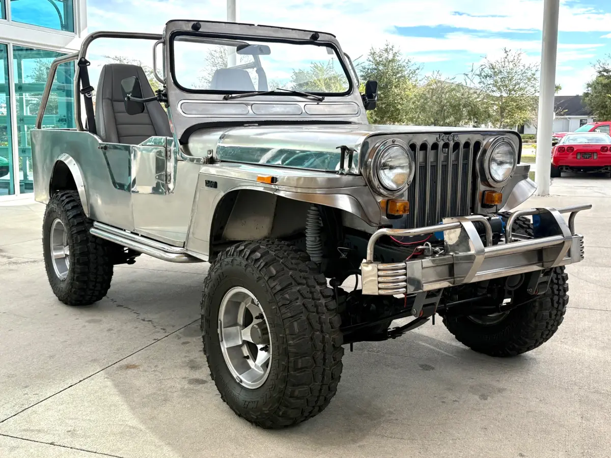 Vehicle photo 3