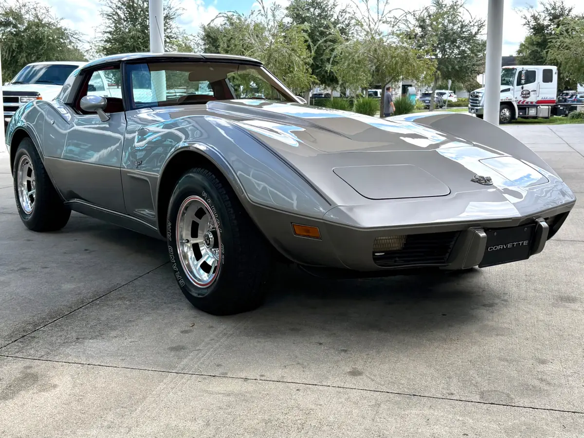 Vehicle photo 4