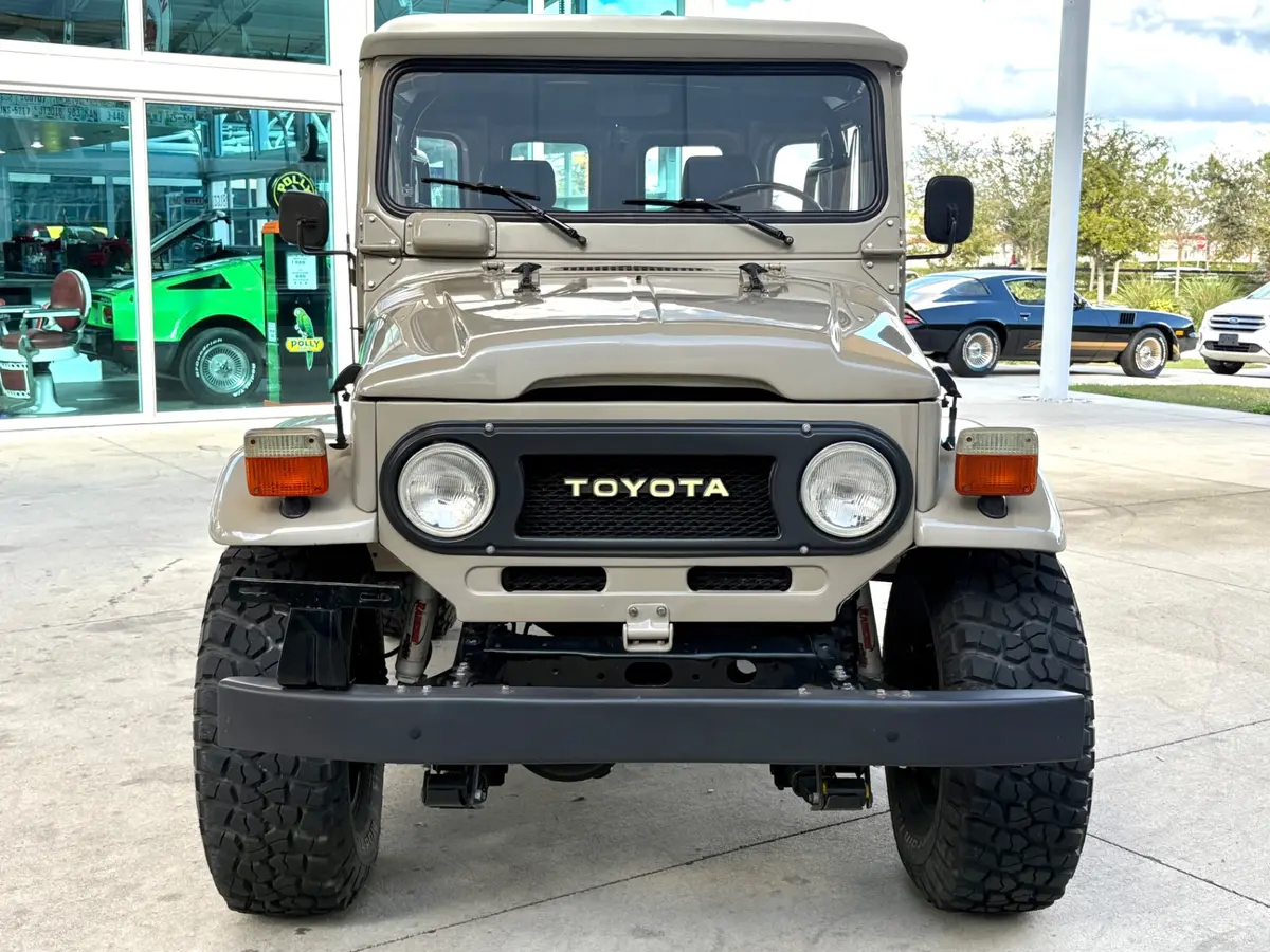 Vehicle photo 2