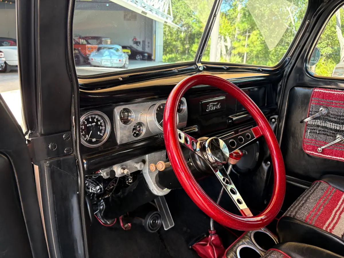 Vehicle photo 31