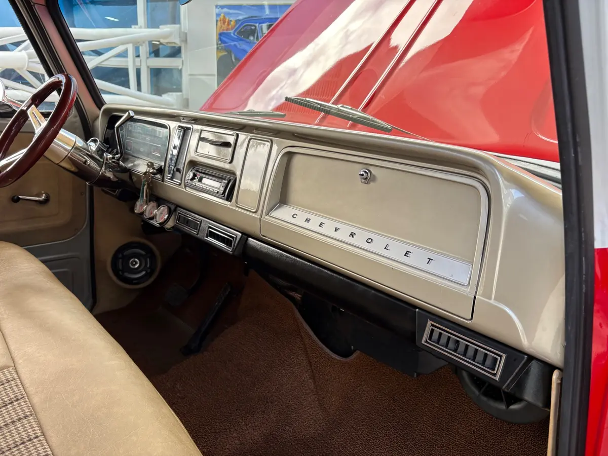 Vehicle photo 37